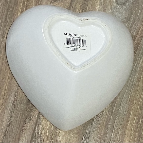 Studio Home White Heart Shaped Ceramic LOVE Trinket Bowl - Picture 4 of 7